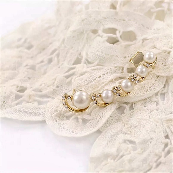 ✨PEARL AND CRYSTALS EAR CUFF SET IN GOLD✨NEW✨‎ - Picture 2 of 4